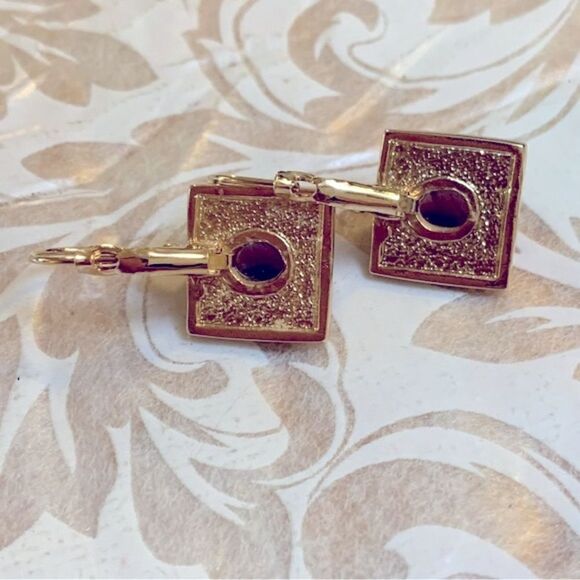 Vintage Amethyst Earrings 1.25” Square Design Gold Tone Metal Gorgeous - Picture 4 of 4
